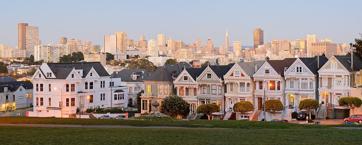 Alamo Square Painted Ladies view with skyline