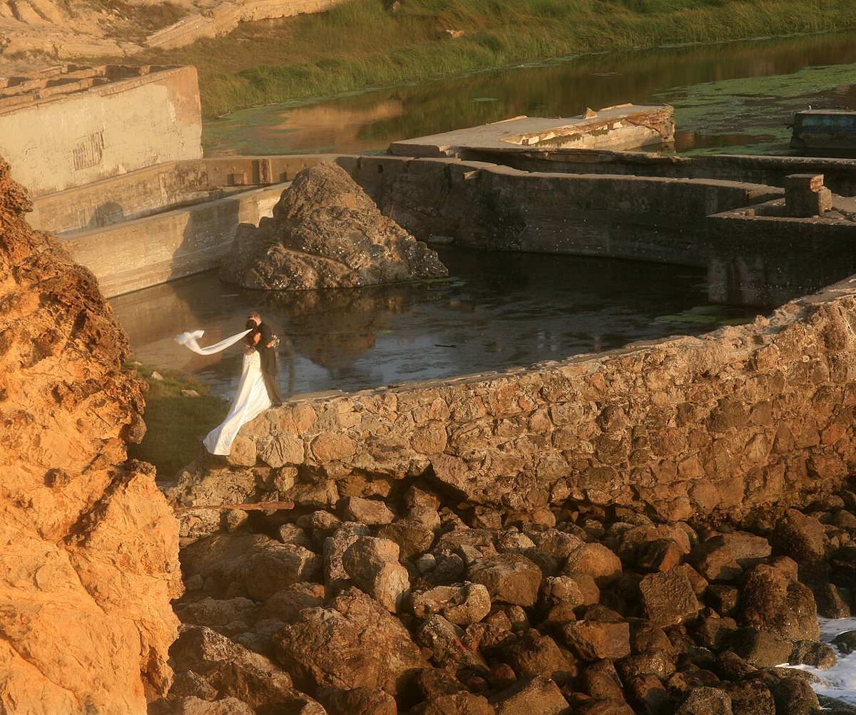 The ruins of Sutro Baths at the edge of the Pacific