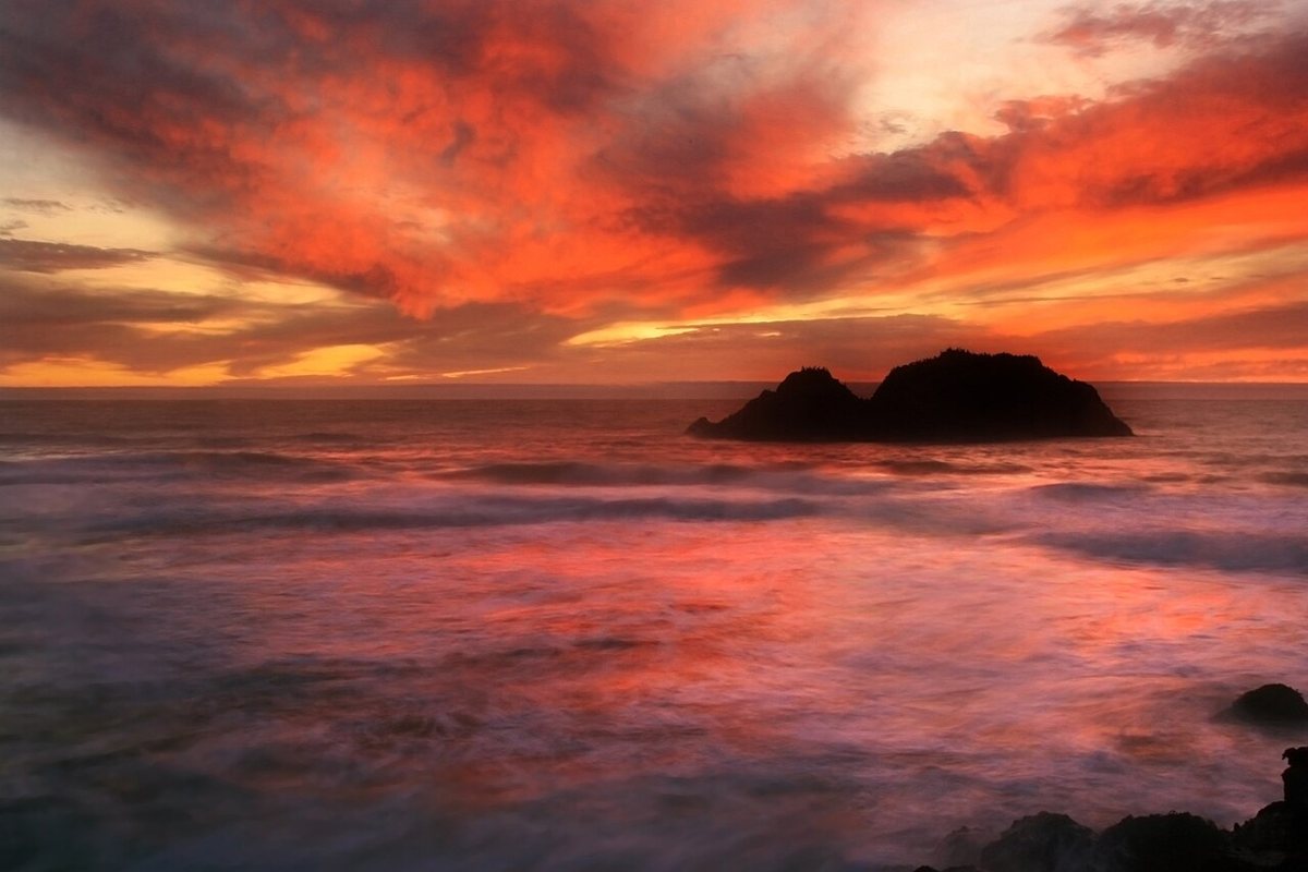 coastal trail at Lands End with view of Golden Gate Bridge and Pacific Ocean