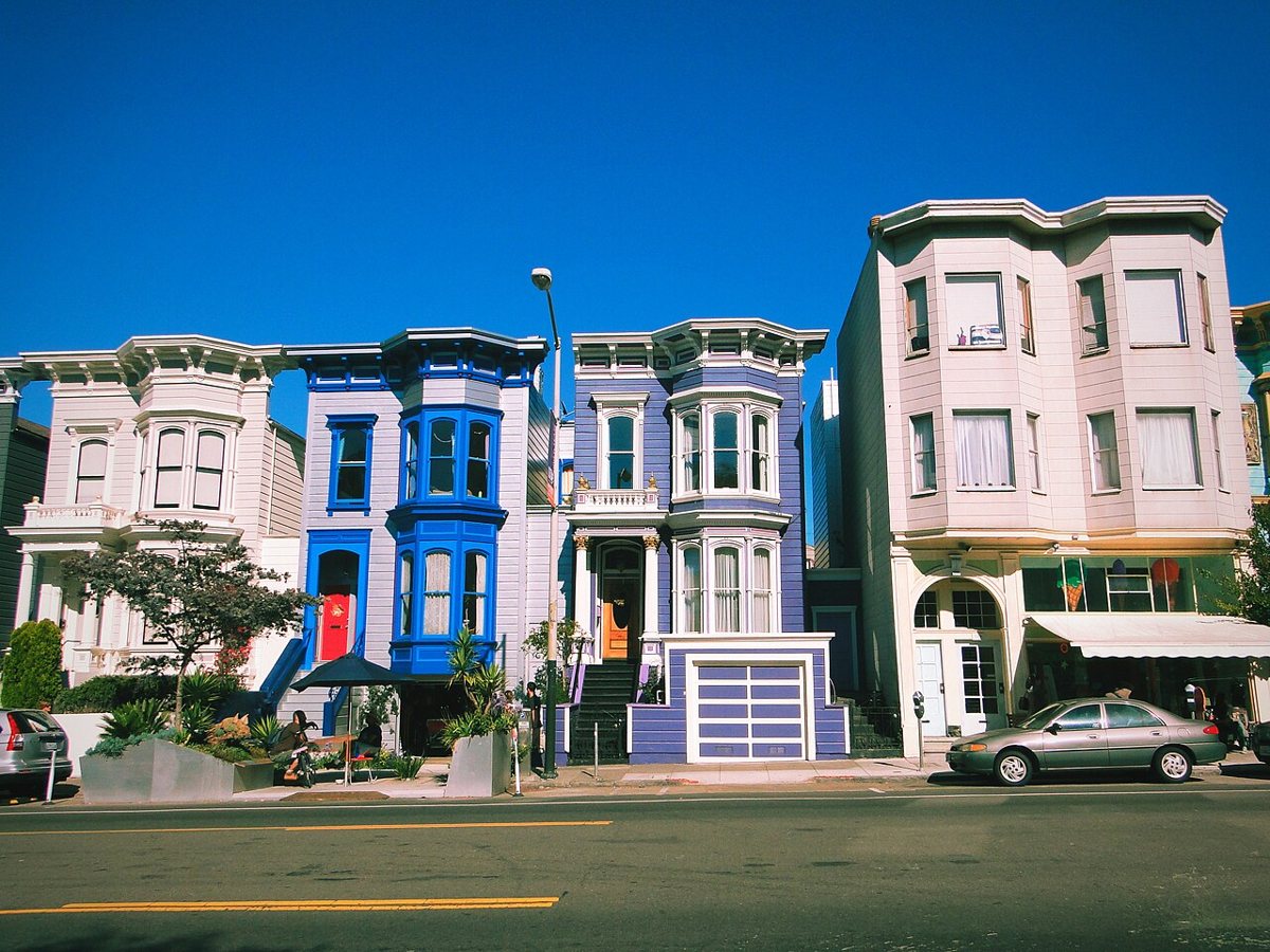 Storefronts, cafes, and pedestrians along Valencia Street